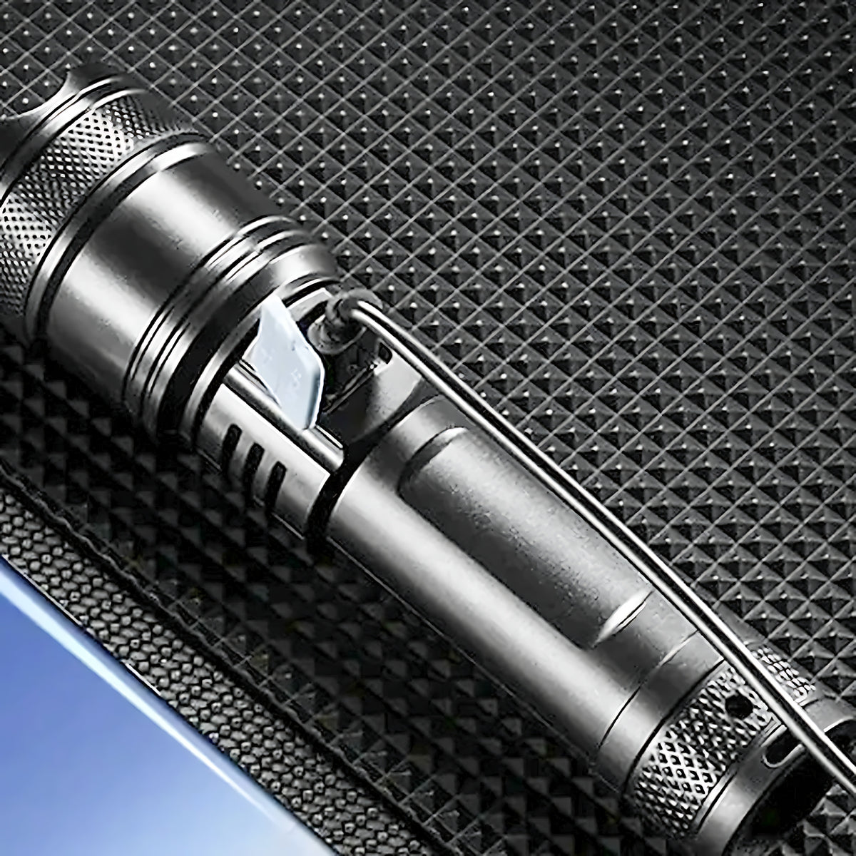Beam’s aluminum body and side switch